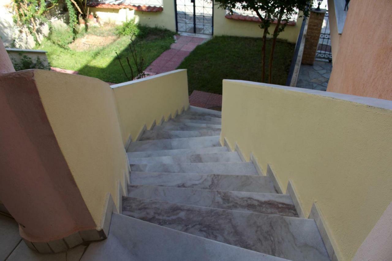 Litsa Vila Nea Iraklitsa Exterior foto
